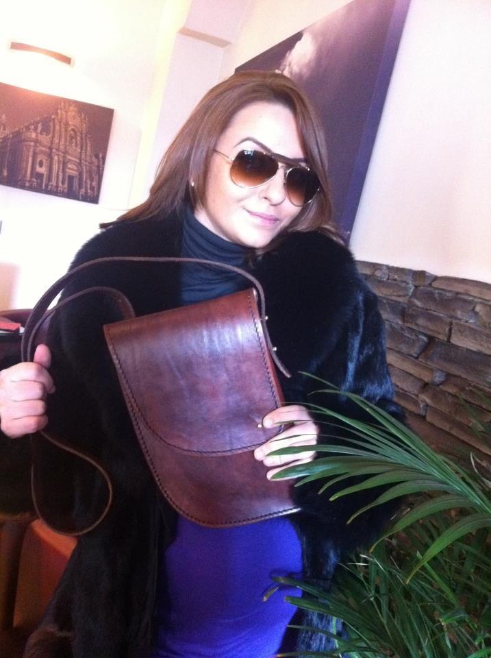 In primele luni de dupa nastere Giulia purta hainele sotului sau