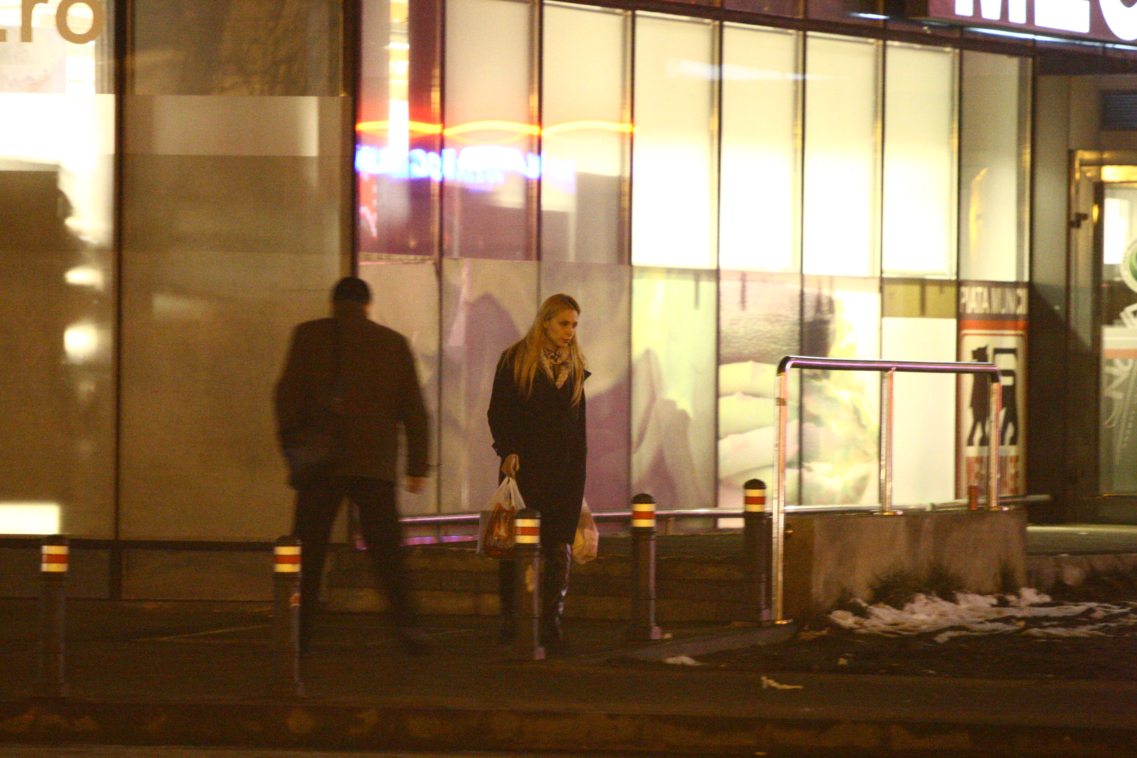 Pentru ca toata ziua are treaba, vedeta TV este nevoita sa faca cumparaturi de abia seara