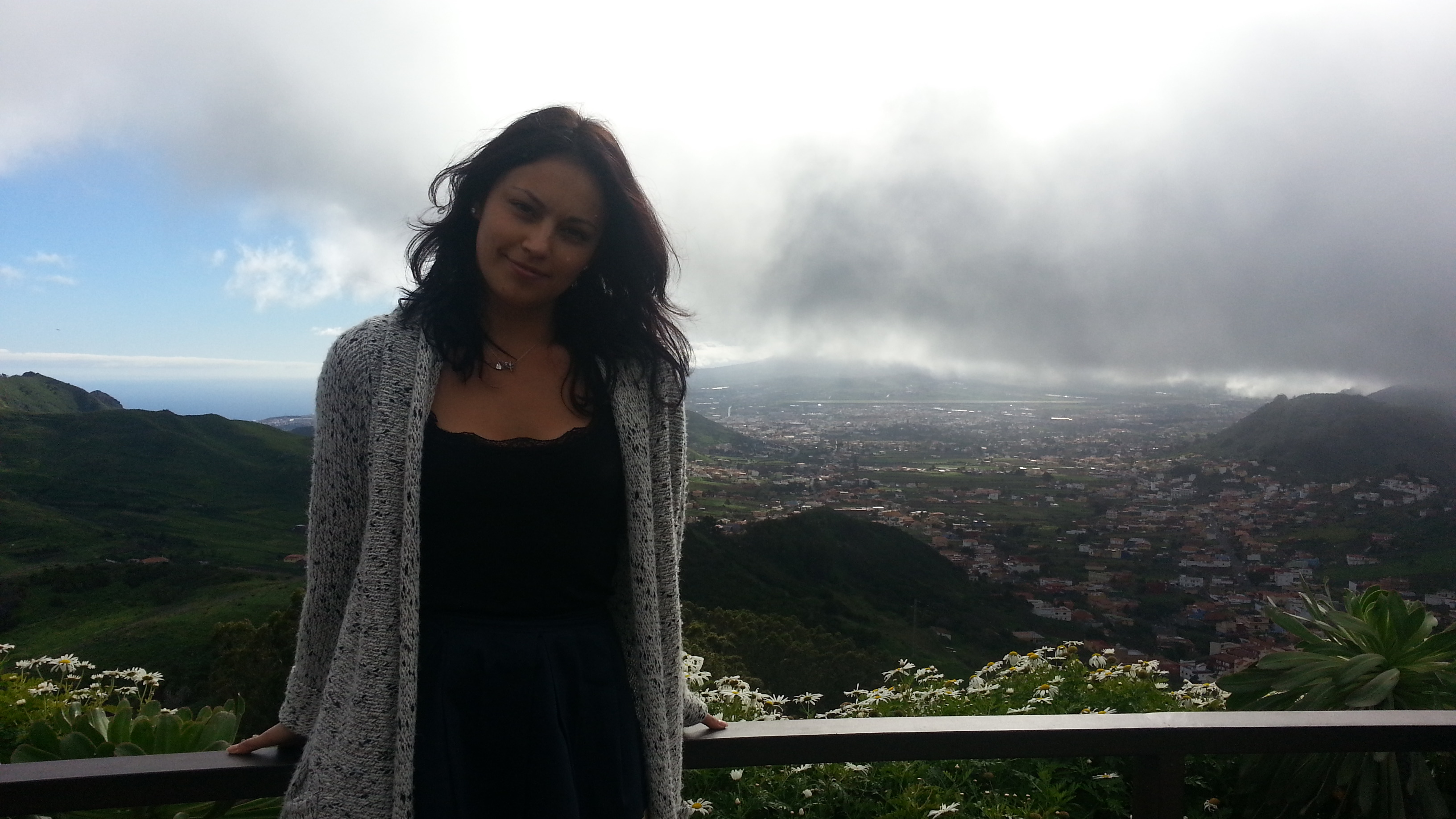 Cei doi au urcat sus, pe munte, sa admire peisajul si s-au fotografiat cu imprejurimile