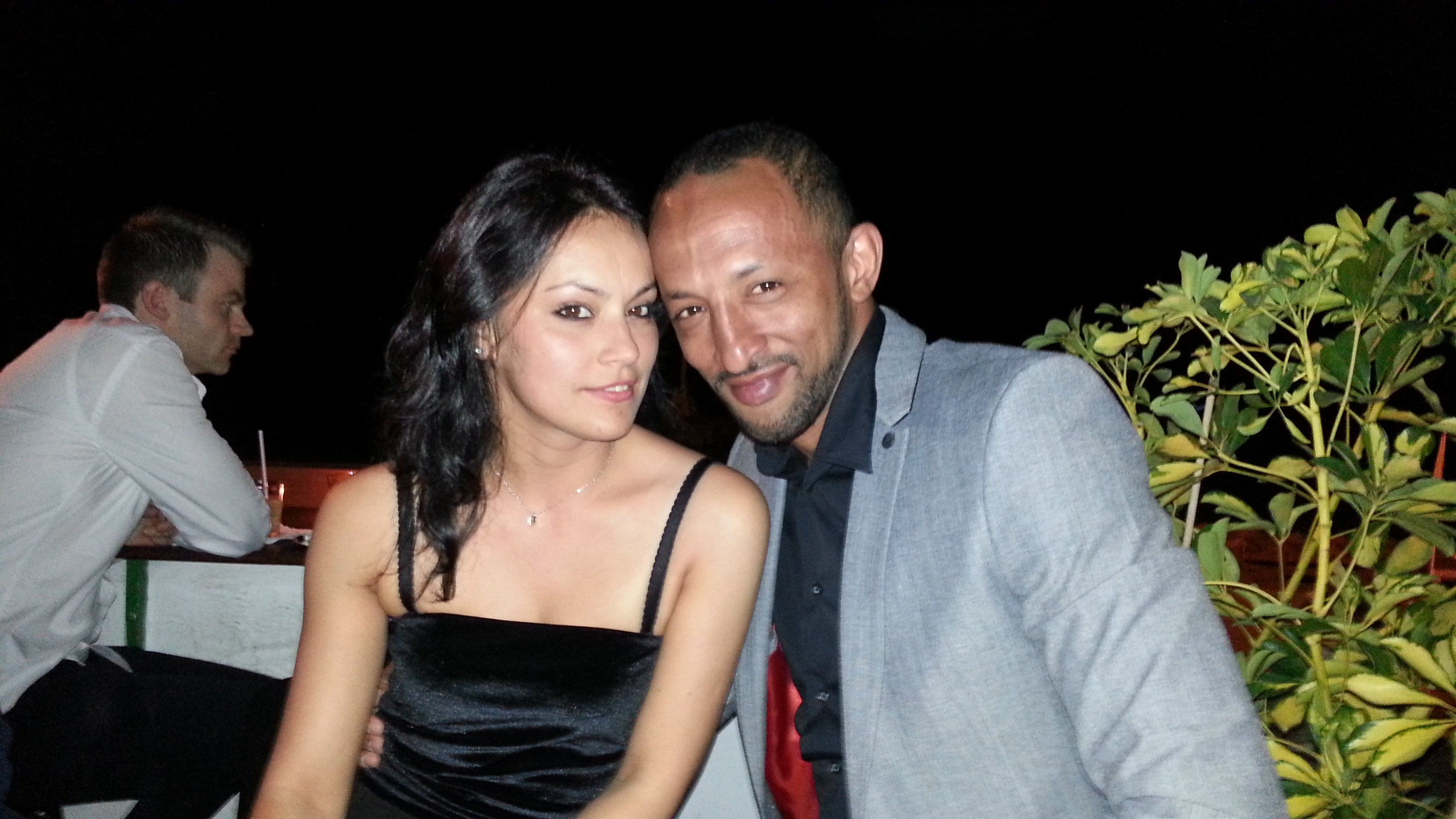 Serile le petreceau la terasele si restaurantele de pe insula