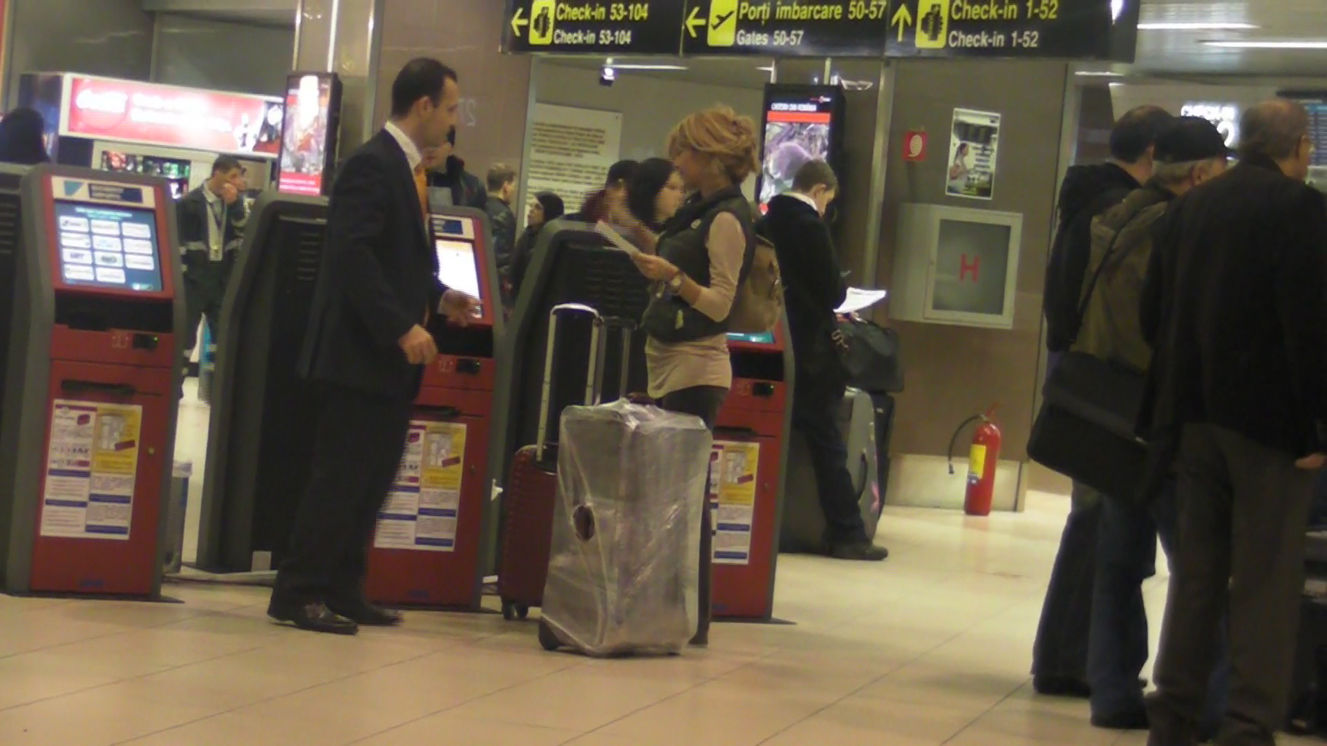 Pentru ca nu se descurca la tonomatul care elibereaza biletele, Rosse Marie a cerut ajutorul unui angajat