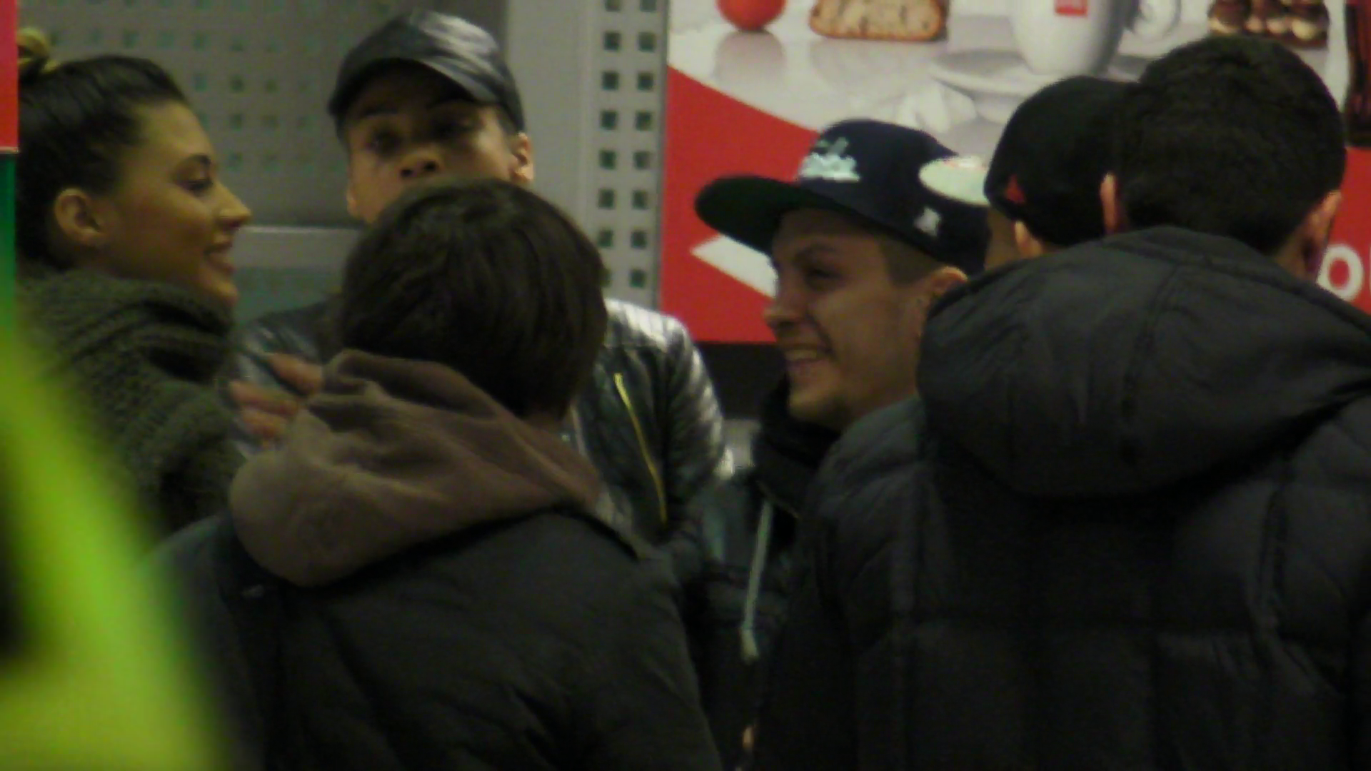 Desi era ora sase dimineata, cantareata era plina de energie si se amuza copios