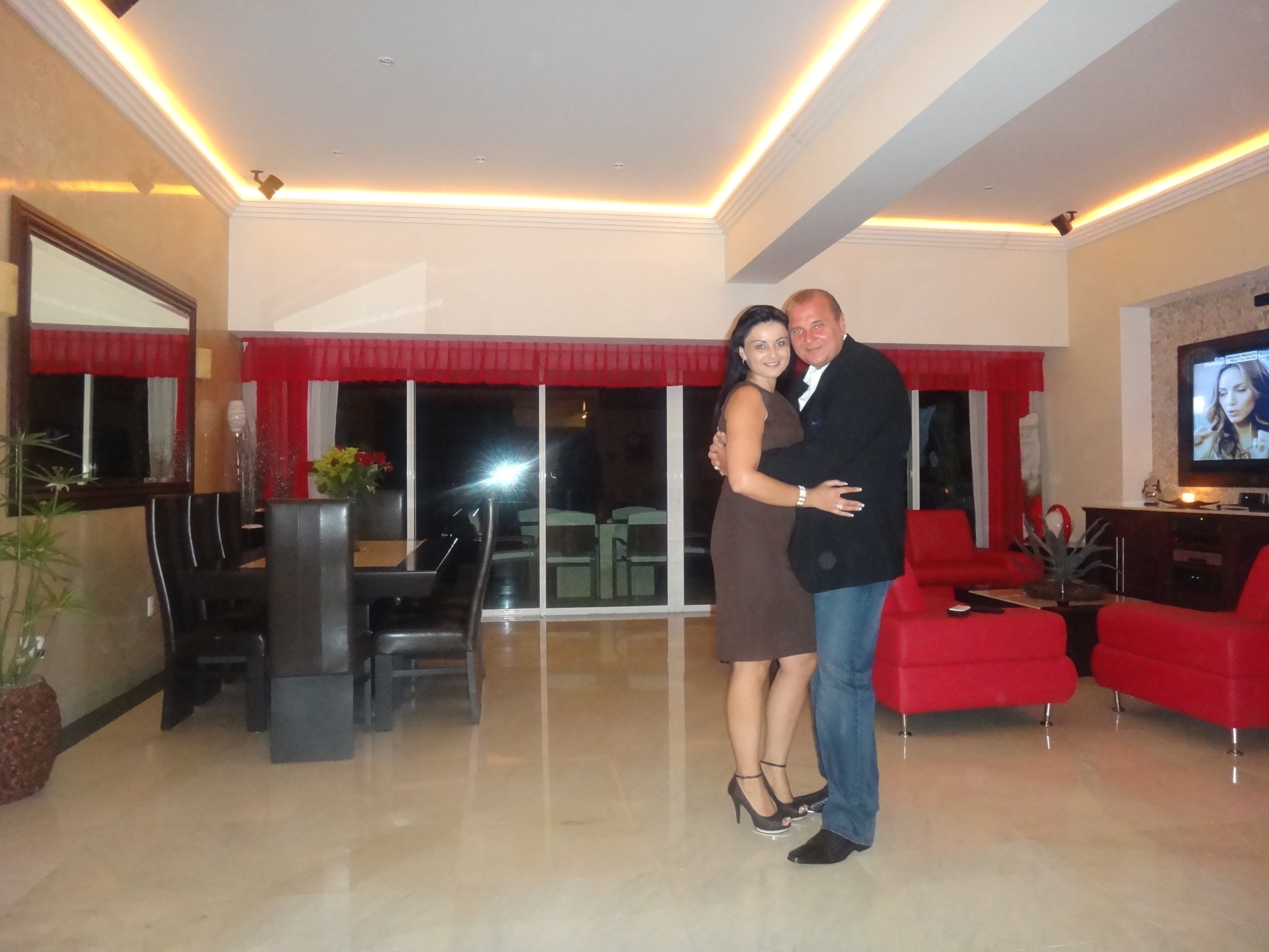 Alina isi dorea sa ajunga in America pentru a se intalni cu milionarul Nick Radoi