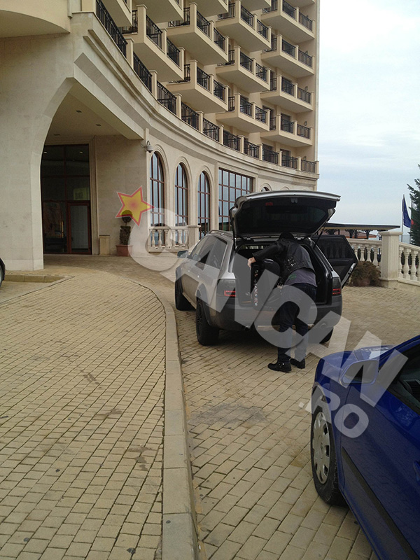 FOTO de senzaţie! Luminiţa Anghel şi soţul au ales să plece din ţară, când lucrurile au luat-o razna, pe modelul Marin-Bănică!