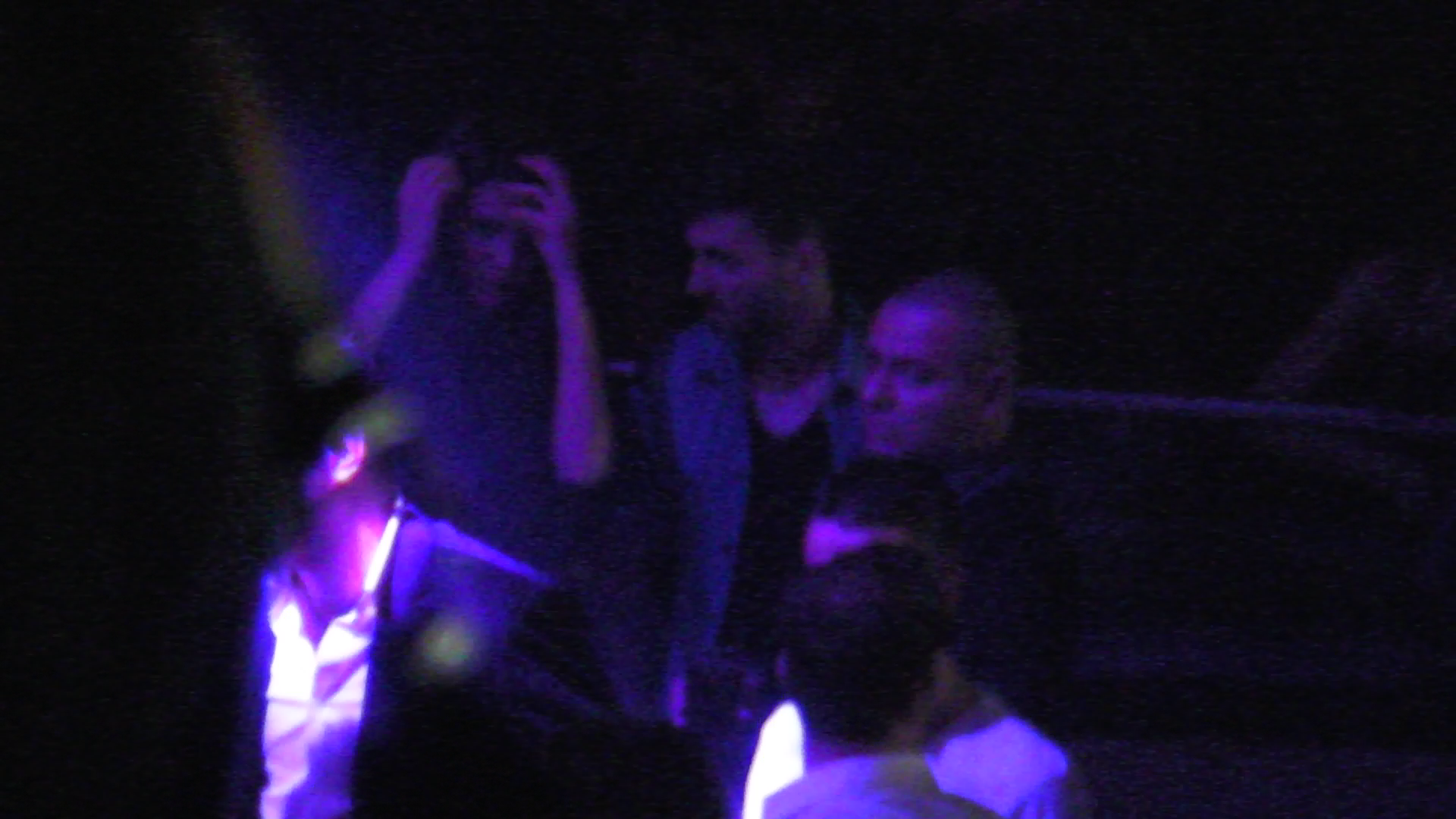 Tanara il insoteste pe fotbalist chiar si la iesirile cu baietii