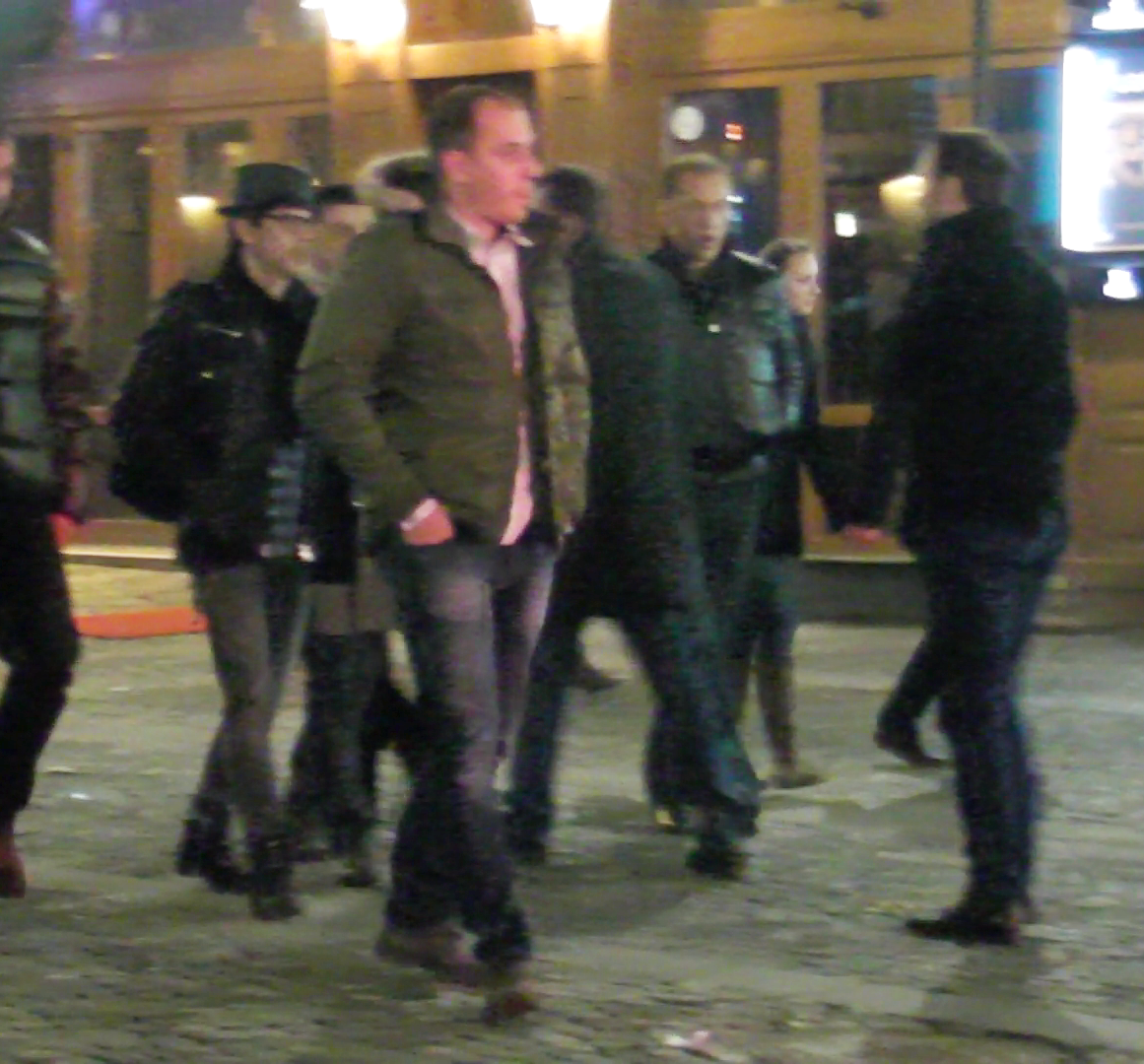 Banica s-a simtit la adapost printre amicii lui