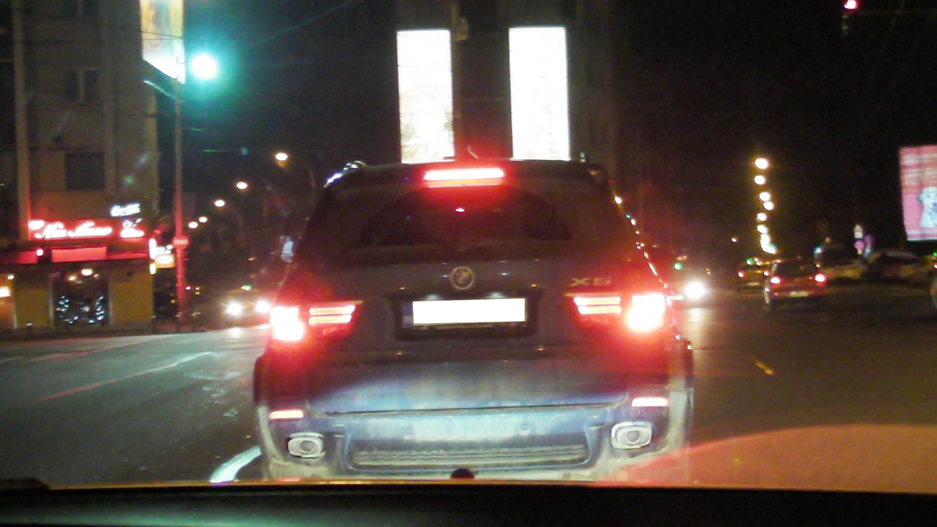 Banica s-a urcat in masina si a condus spre casa!