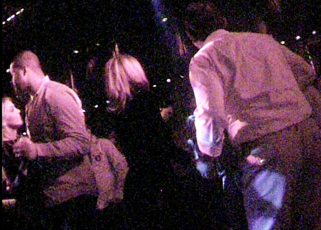 In ciuda faptului ca se aflau la o a doua petrecere din aceeasi seara, cei doi nu au dat semne de oboseala