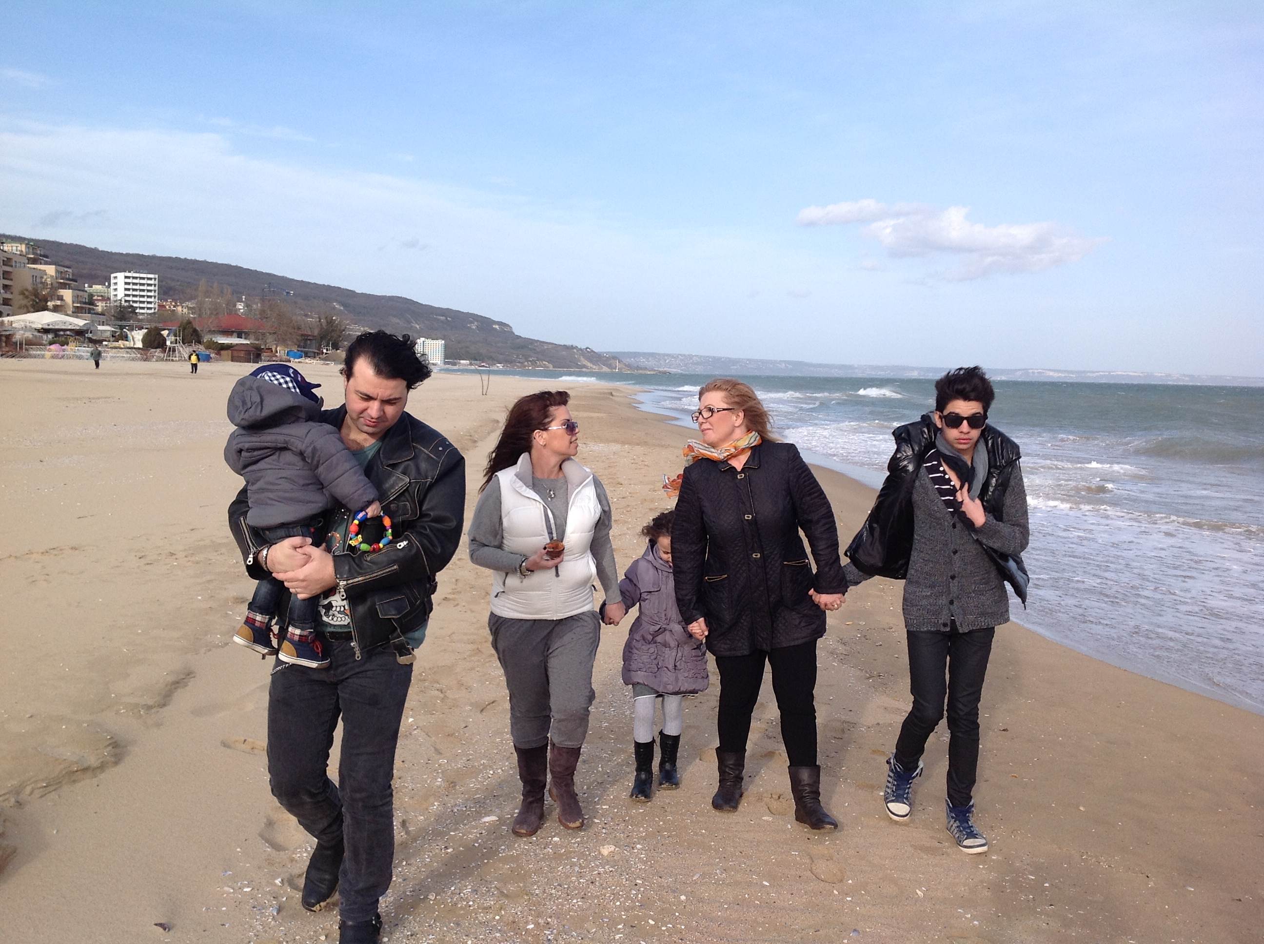 Luminita si Silviu si-au petrecut zilele cu familia si noaptea singuri, in camera de hotel