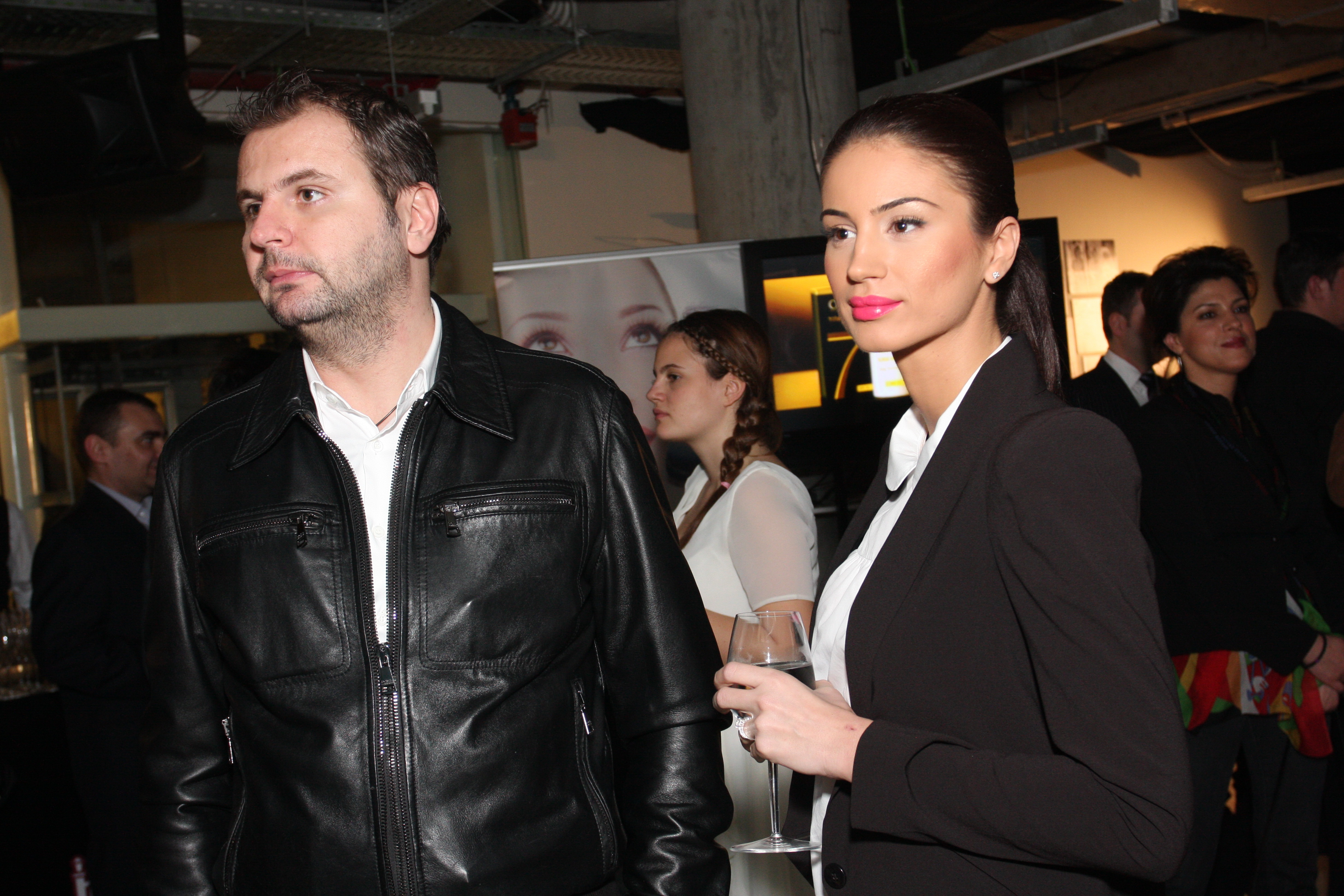 Genina Varga a rupt-o cu Oliver inca de anul trecut, insa acesta continua, se pare, sa o caute