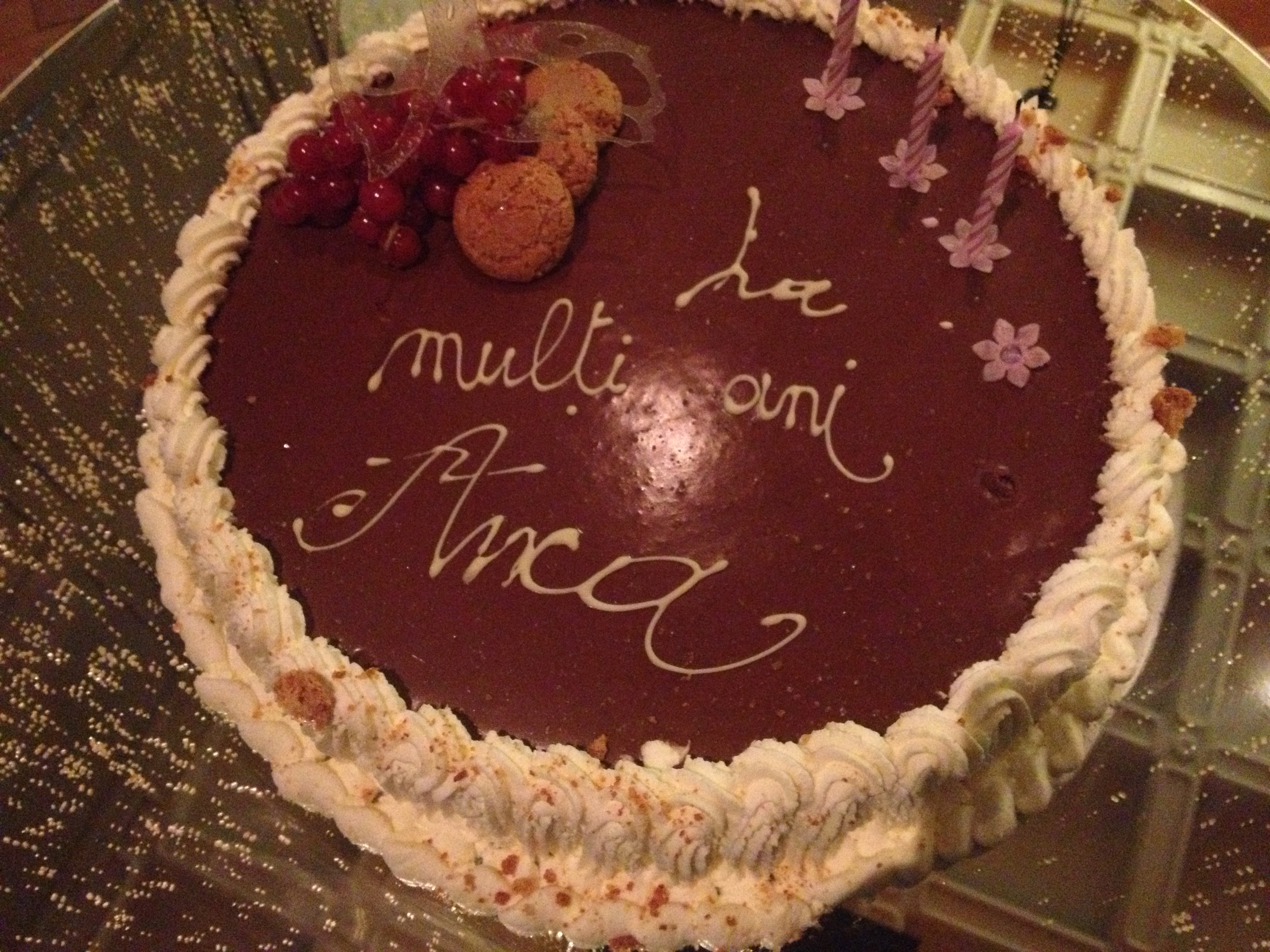 Anca Serea a implinit 32 de ani si a petrecut intr-un restaurant alaturi de cativa amici