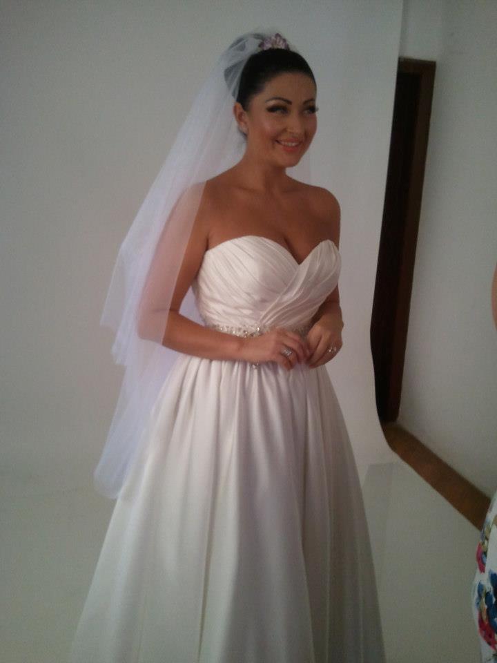 Fosta prezentatoare TV va lansa prima colectie de rochii de mireasa peste aproximativ doua saptamani