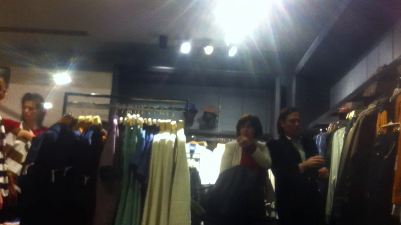 Bodochi a cercetat indelung pana cand a gasit cateva piese sa-i placa