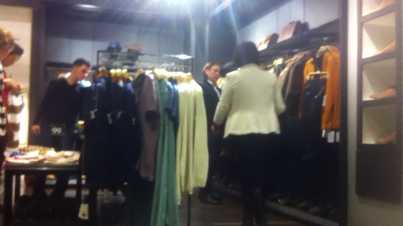 Bodochi s-a plimbat minute bune printre rafturi