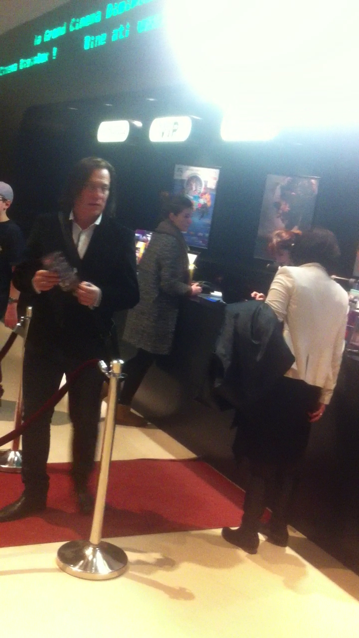 Dupa ce si-a clatit ochii prin magazine, actorul si-a limpezit mintea cu un film bun