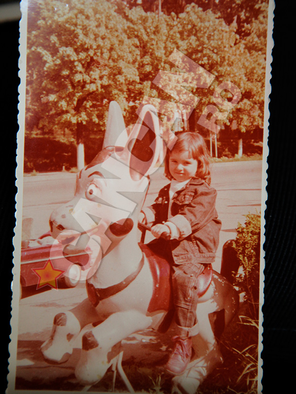 Imagini de colecţie! Fotografii în premieră cu Giulia Anghelescu când era doar o copiliţă! Nu-i aşa că-i drăguţă?