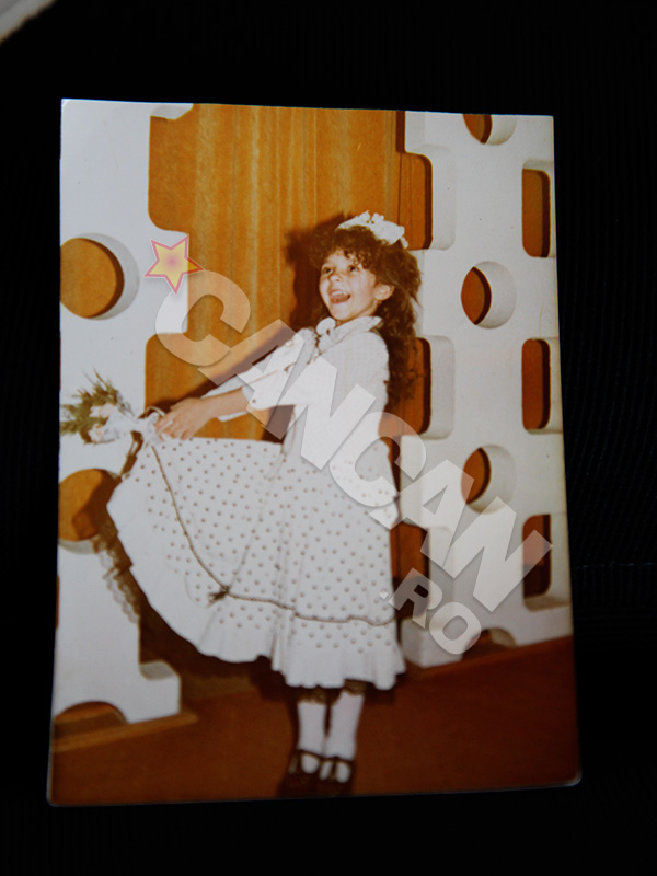 Imagini de colecţie! Fotografii în premieră cu Giulia Anghelescu când era doar o copiliţă! Nu-i aşa că-i drăguţă?