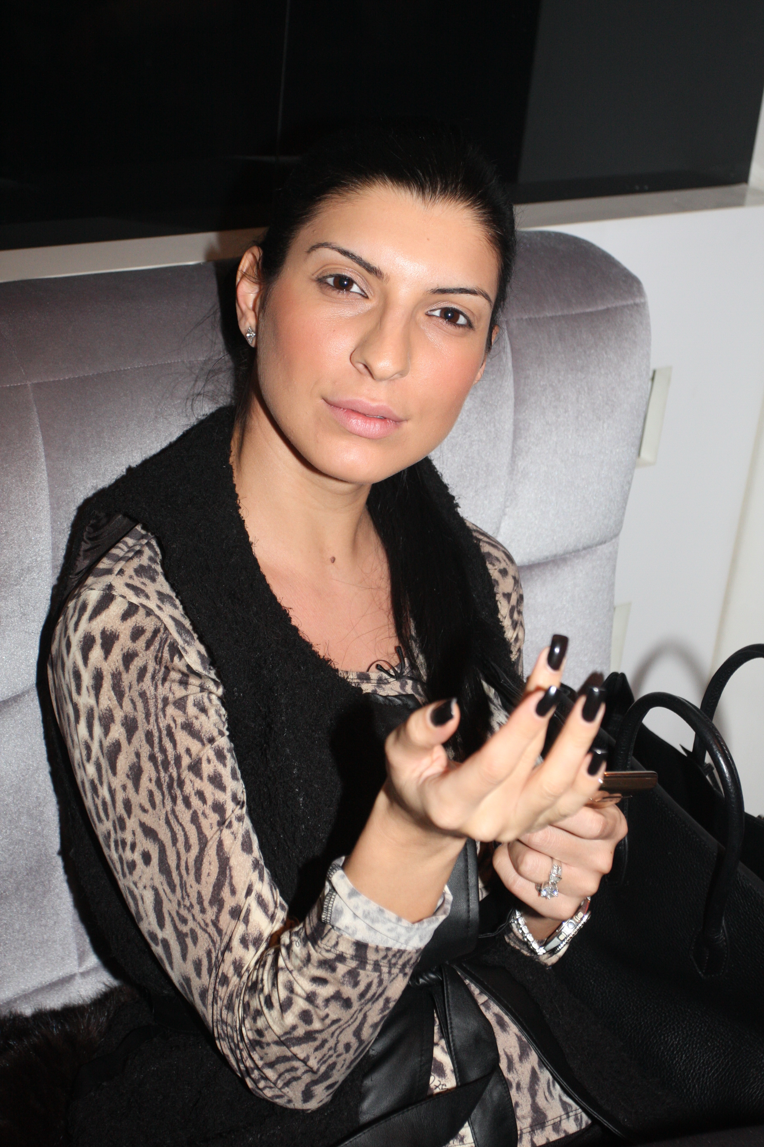 Andreea Tonciu nu va sta cu mainile in san asteptand ca o alta femeie sa-i sufle iubitul!