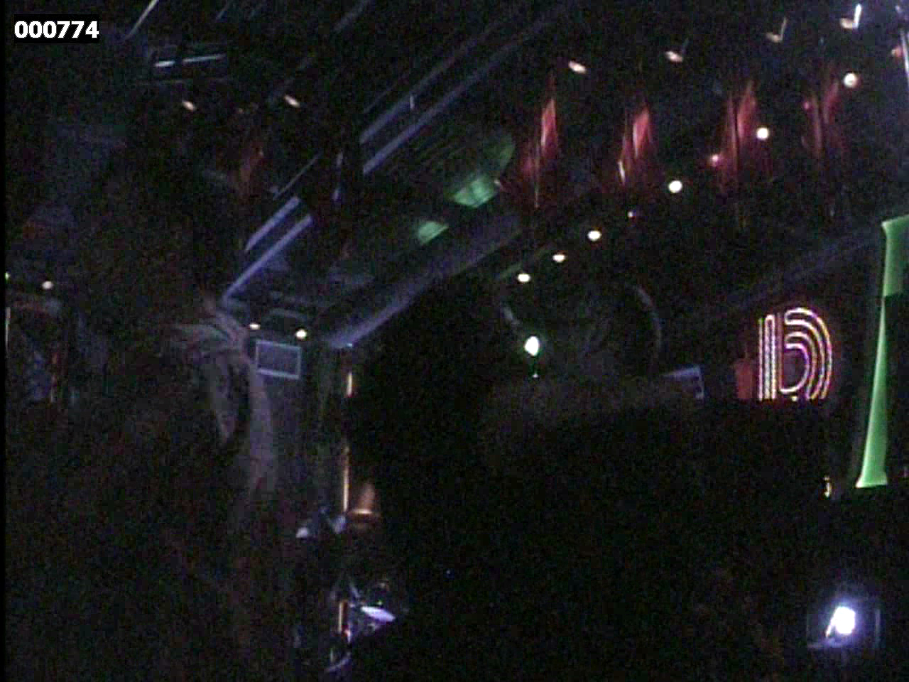 Roscata isi saruta cu foc partenerul