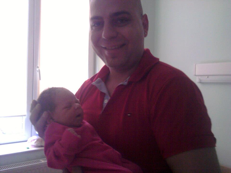 Antonia este mandria lui Valentin si a completat perfectiunea familiei