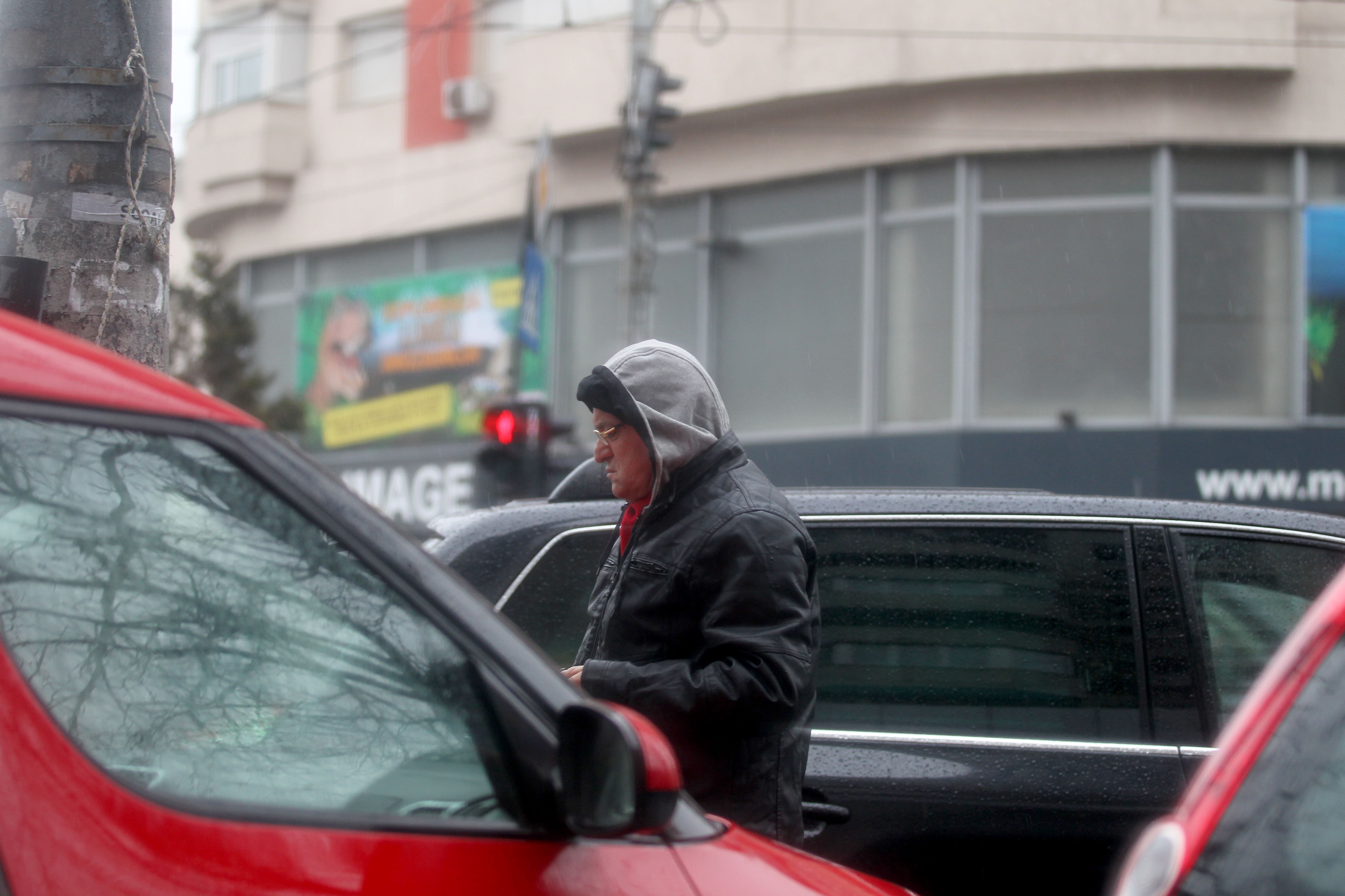 Cand merge la pacanele, Nelu Ploiesteanu se camufleaza bine