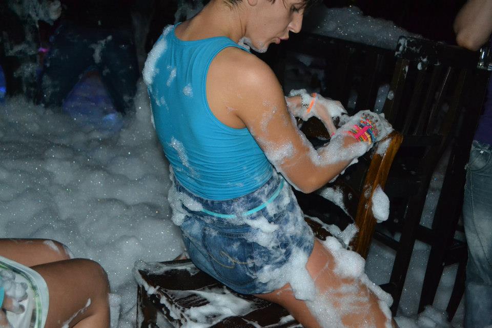 Amanta lui Guta a calarit un scaun ca sa-si dovedeasca talentul la dans