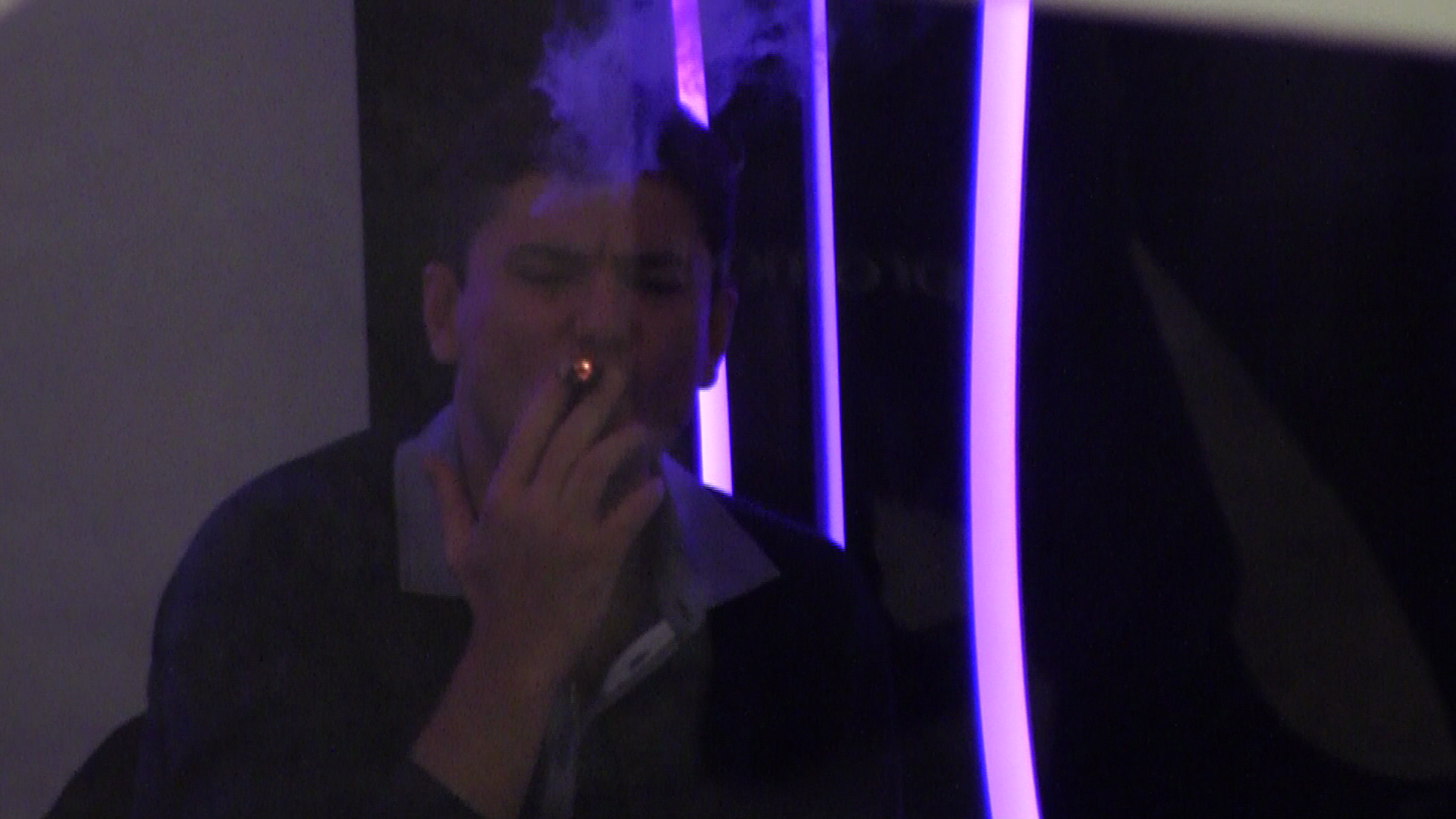 Boureanu a fumat cateva tigari de foi in curs de o ora, cat a durat intalnirea