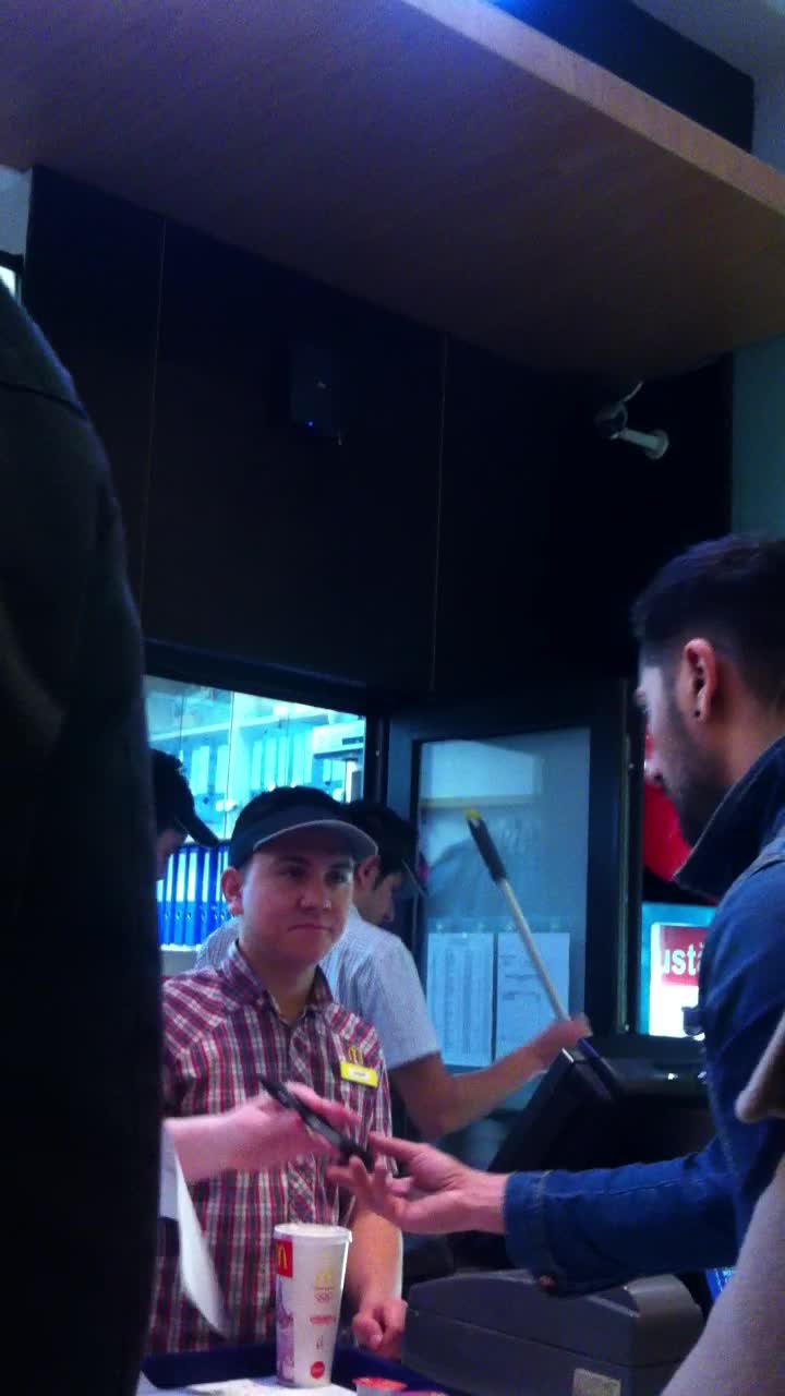 Cantaretul accepta cu mare drag sa stea de vorba cu adrmiratorii lui