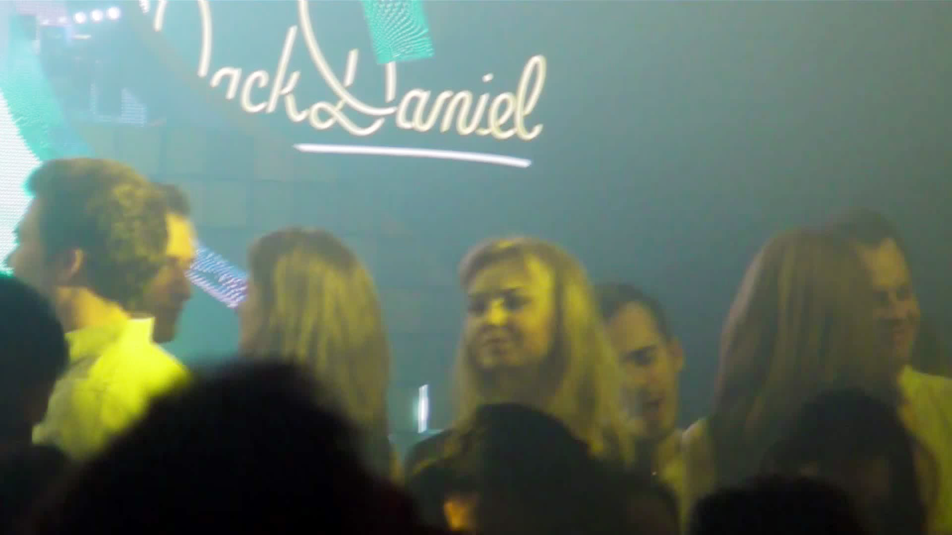 Zambitoare, blonda parea ca se simte in largul ei