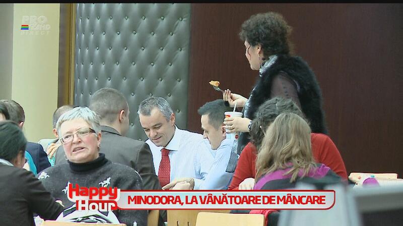 Minodora a ajuns să cerşească mâncare în mall! Află de ce a făcut asta şi ce reacţie au avut oamenii!