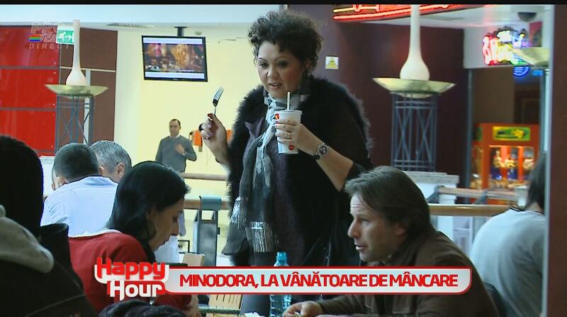 Minodora a ajuns să cerşească mâncare în mall! Află de ce a făcut asta şi ce reacţie au avut oamenii!