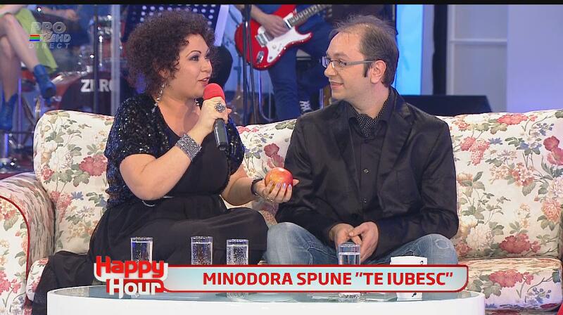 Minodora a ajuns să cerşească mâncare în mall! Află de ce a făcut asta şi ce reacţie au avut oamenii!