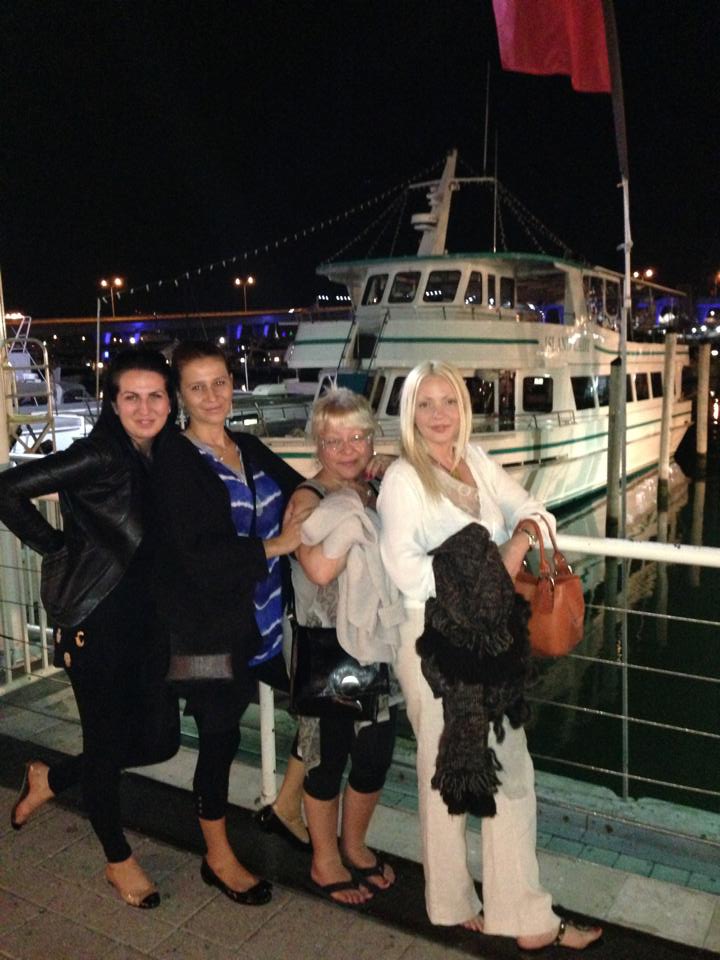 In pauza dintre concerte, fetele mergeau la shopping