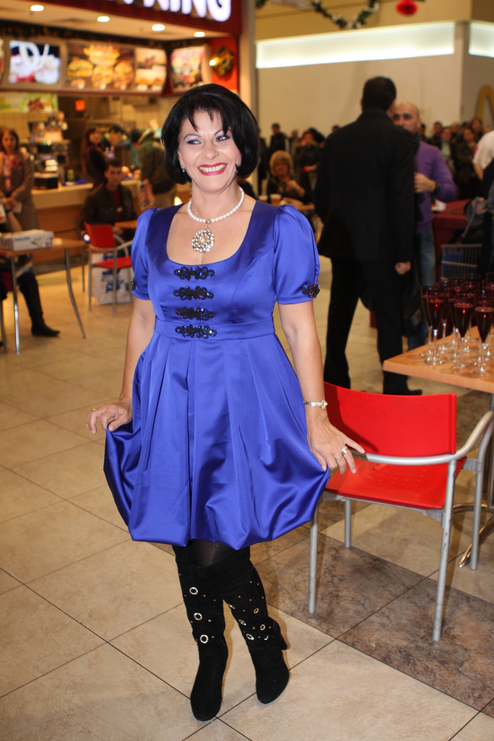 Elena Carstea a sosit in tara luni dupa-amiaza, iar maine va participa la preselectia pentru Eurovision