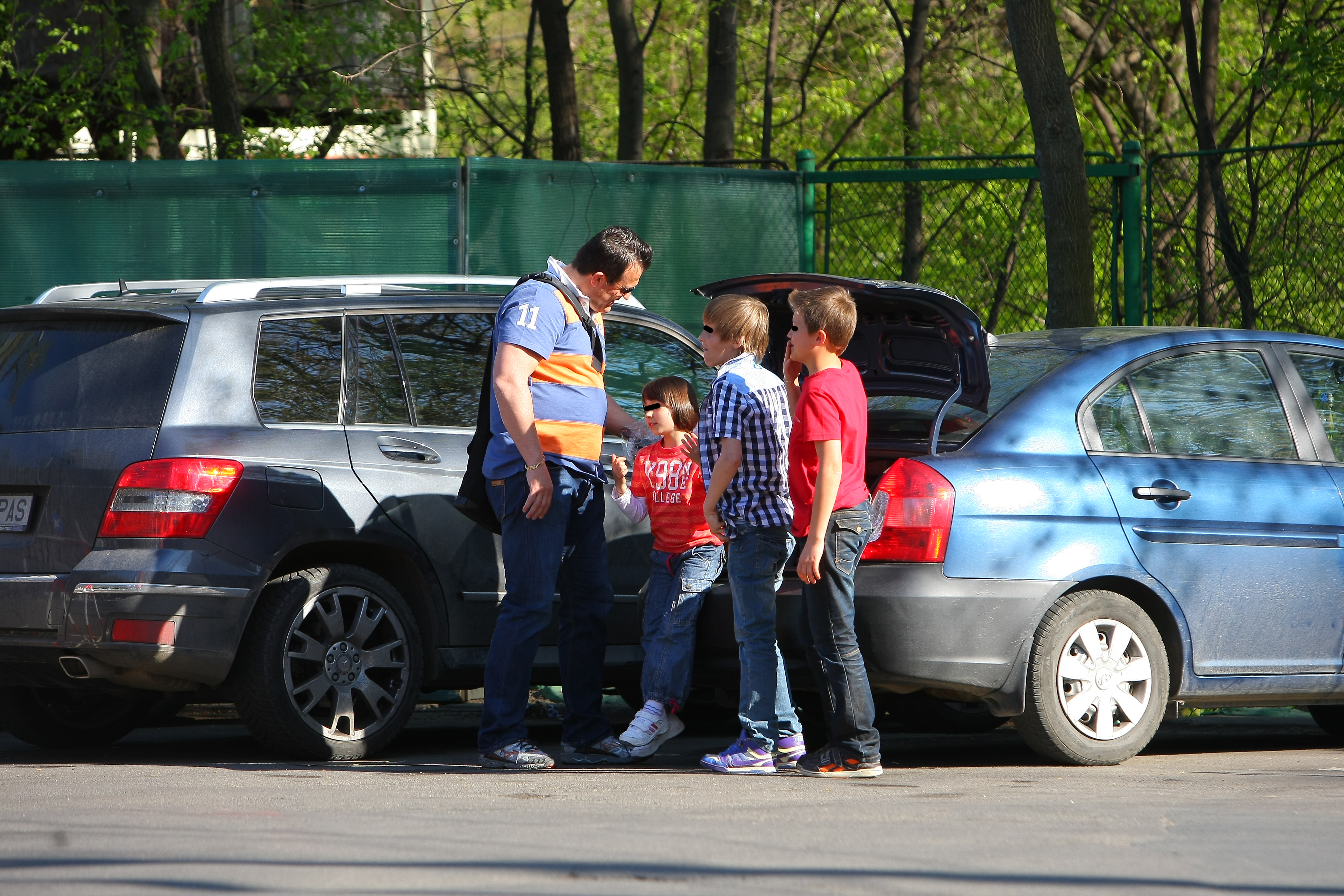 In vara anului trecut, cei doi minori ai lui Constantin Iosef au fost in vizita in Romania
