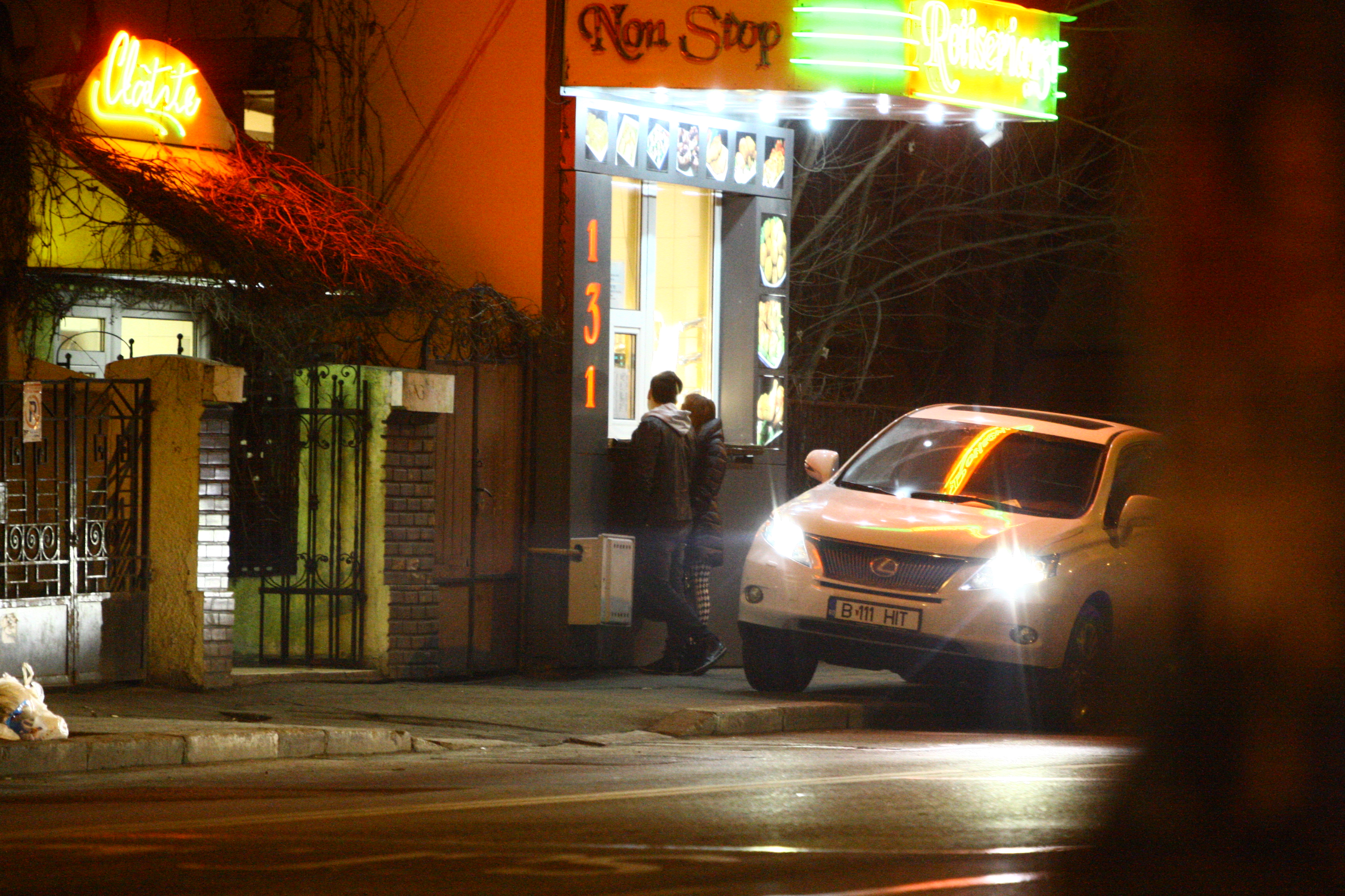 Elena si sotul ei au comandat clatite la miezul noptii