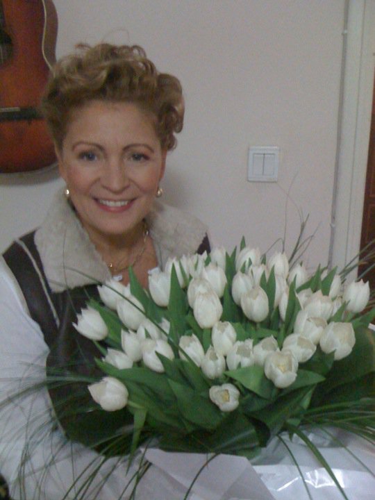 Stefan i-a oferit mai multe cadouri Matildei plus un buchet mare de flori