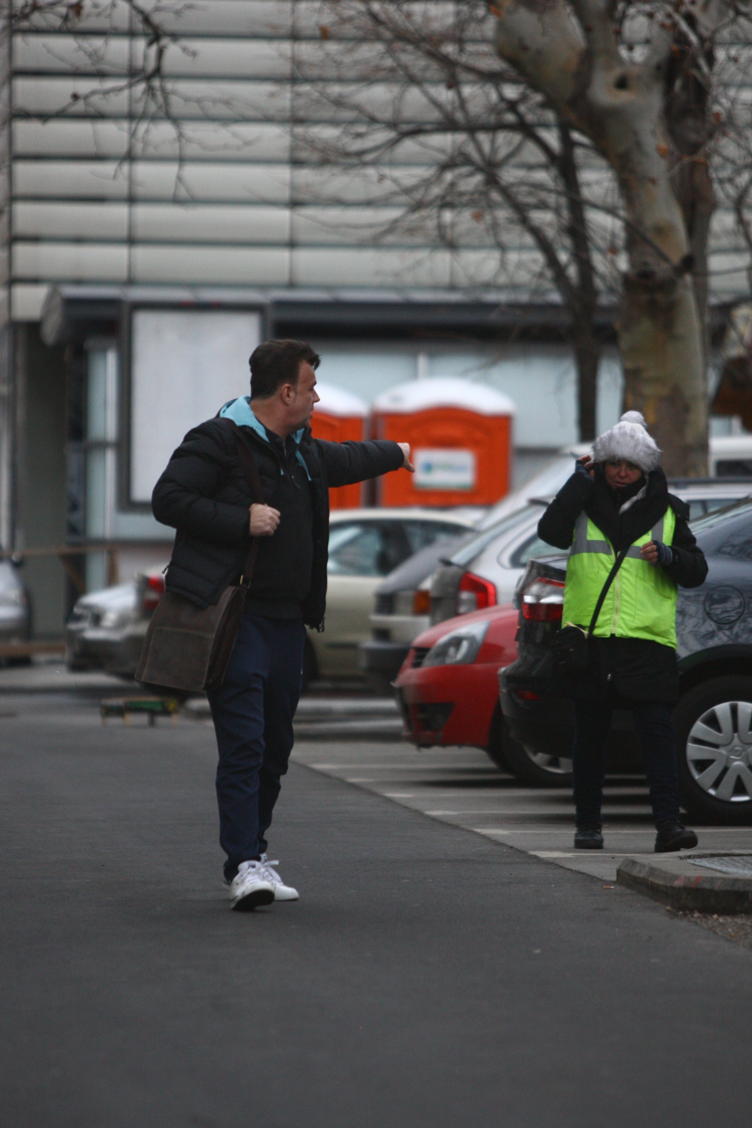 Enache isi la ramas bun de la noua lui prietena