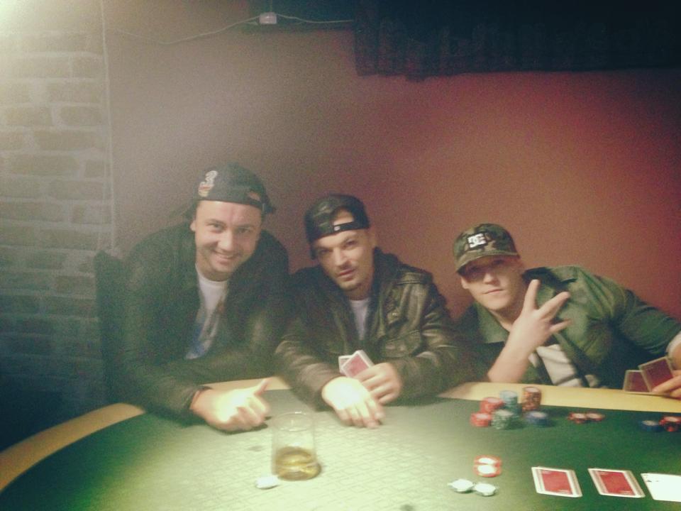 Măruţă s-a făcut băiat de cartier! Vezi cu cine s-a anturat moderatorul pentru o partidă de poker!