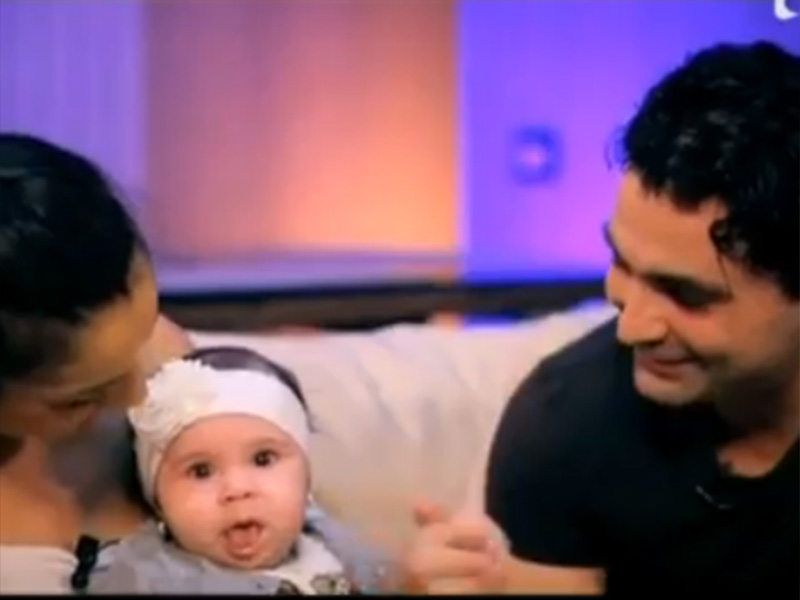 Imagini inedite cu familia lui Pepe! Uite ce iubăreţ e artistul cu soţia lui şi ce tătic mândru e de cea mică!