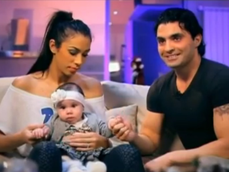 Imagini inedite cu familia lui Pepe! Uite ce iubăreţ e artistul cu soţia lui şi ce tătic mândru e de cea mică!