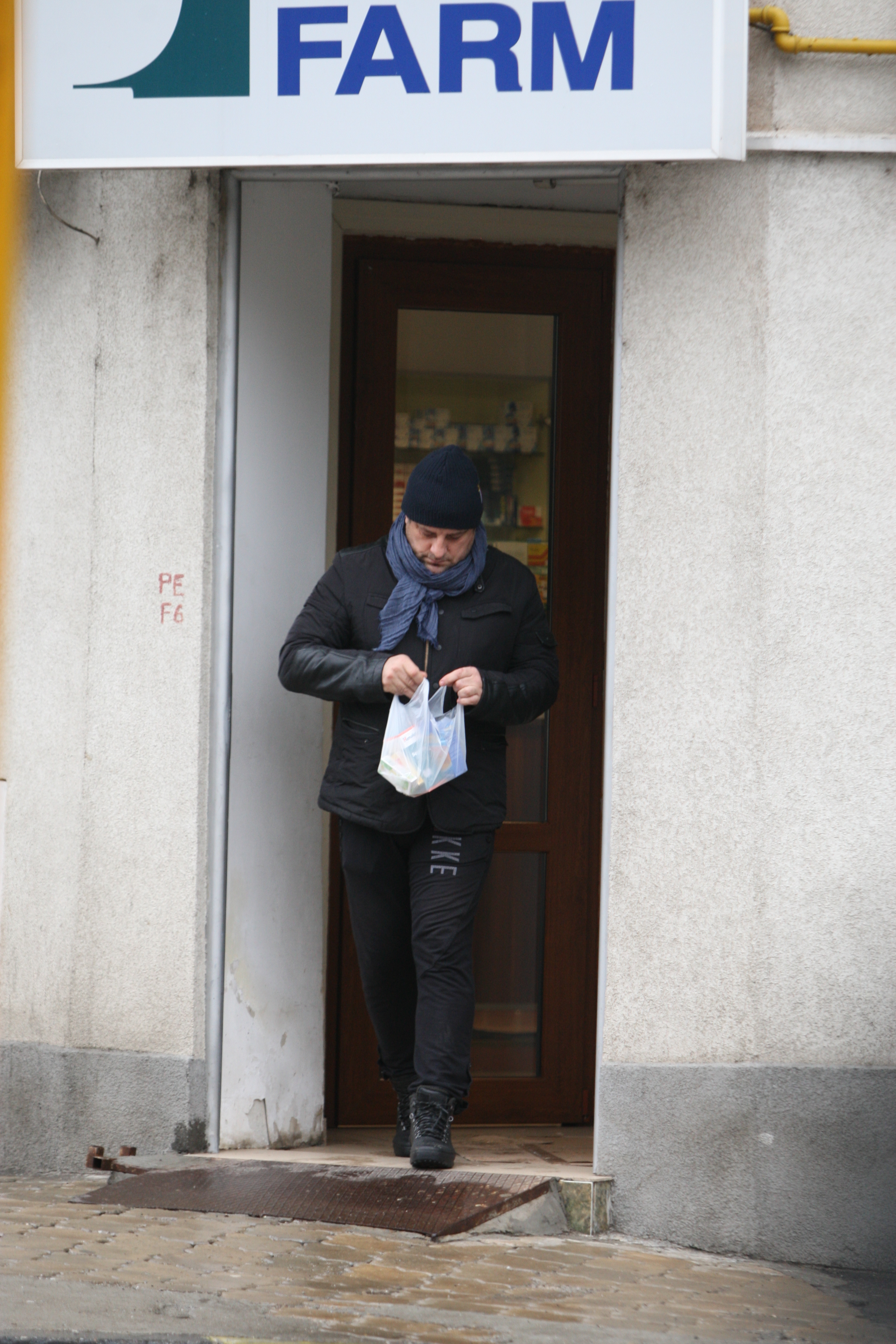 Se asigura ca a luat tot ce-i trebuie