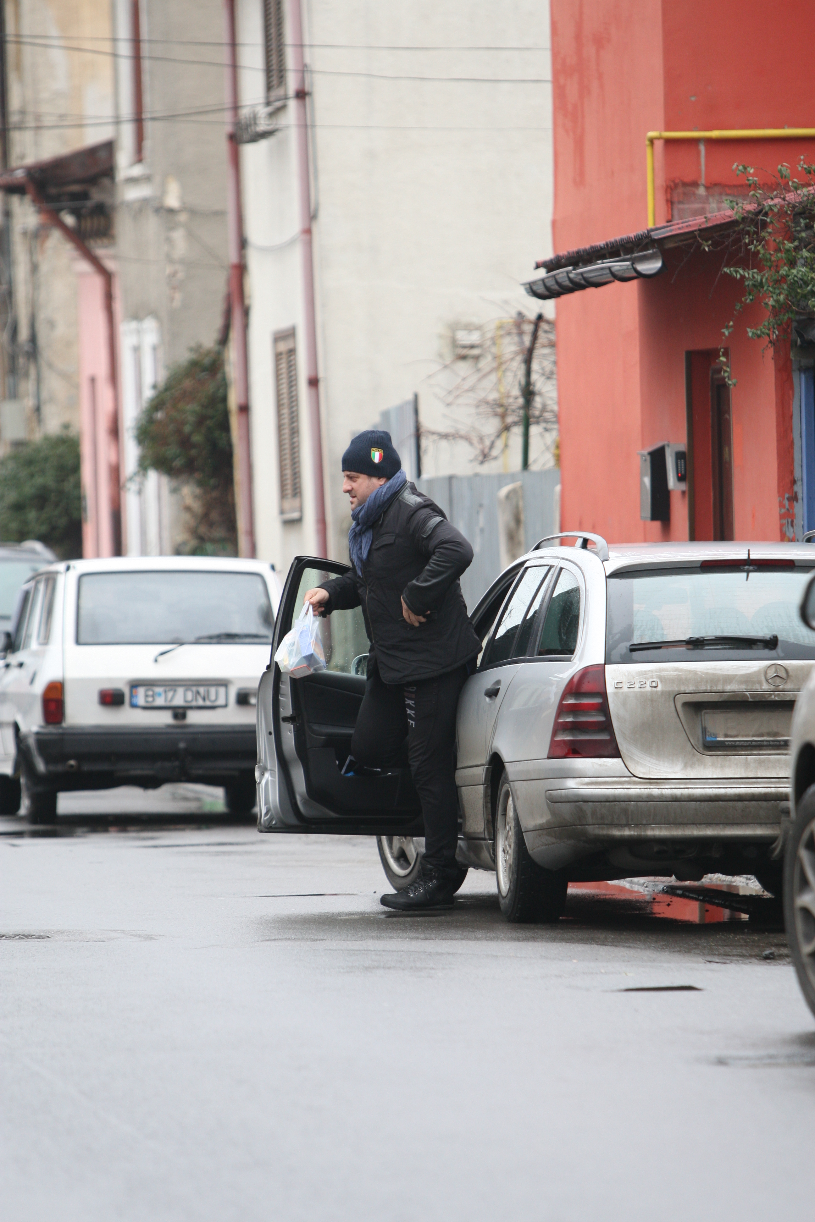 Ajunge acasa in cea mai mare viteza hotarat sa scape de boala cat mai repede cu putinta