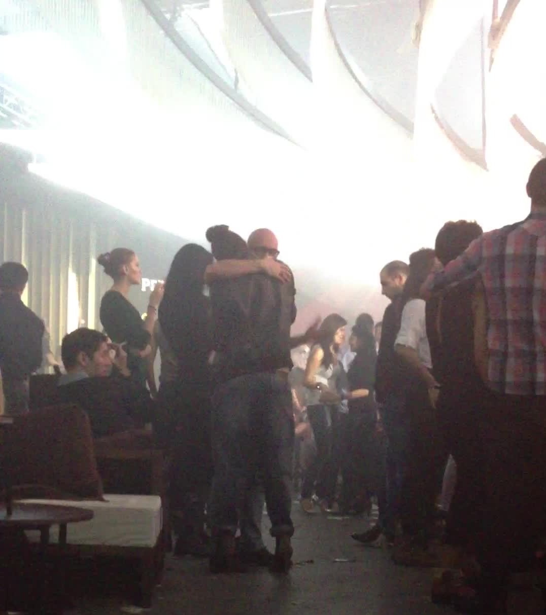 Spre dimineata, Bendeac si partenera lui se imbratiseaza tandru