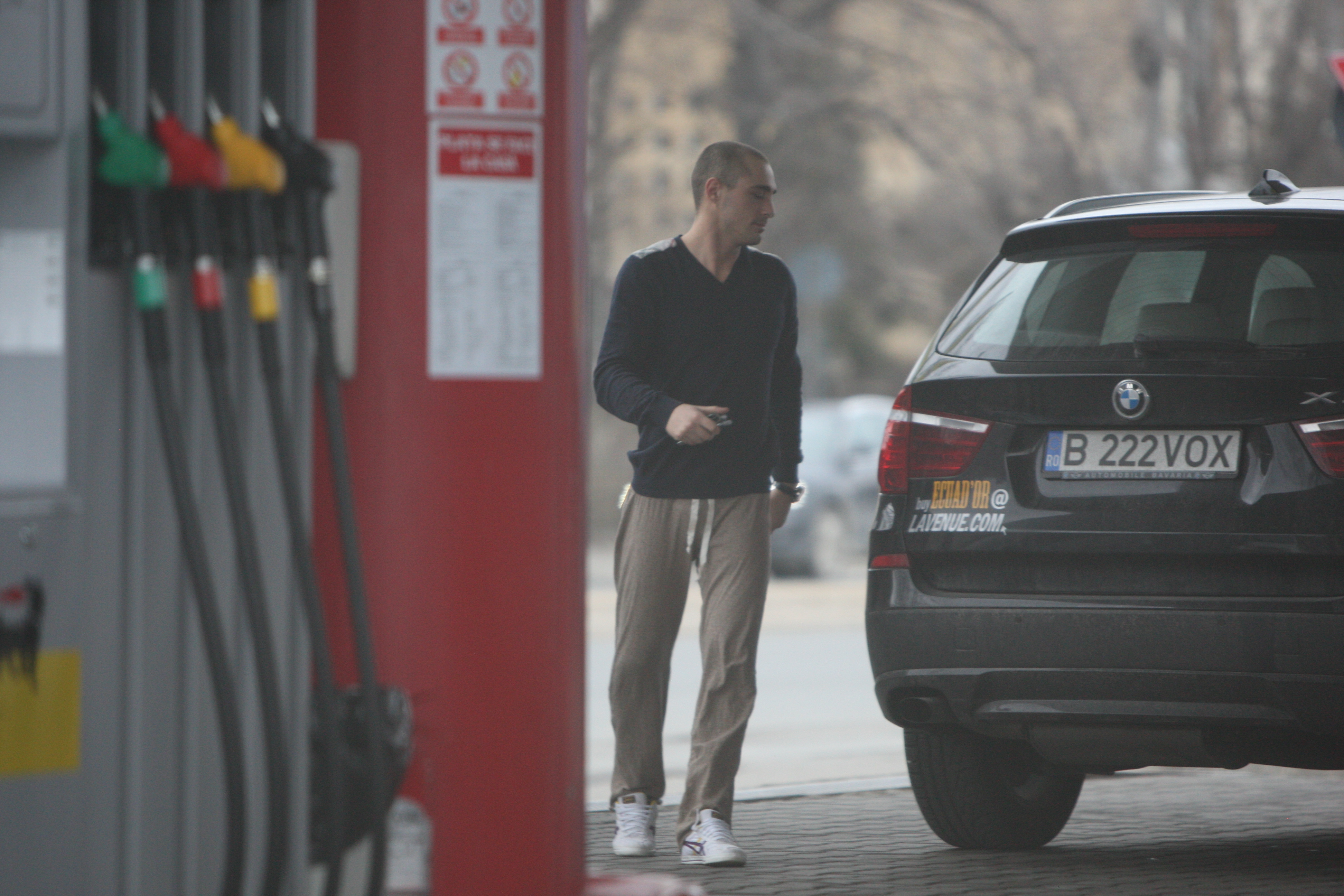 Draghia isi face plinul si lasa masina la spalatoria auto