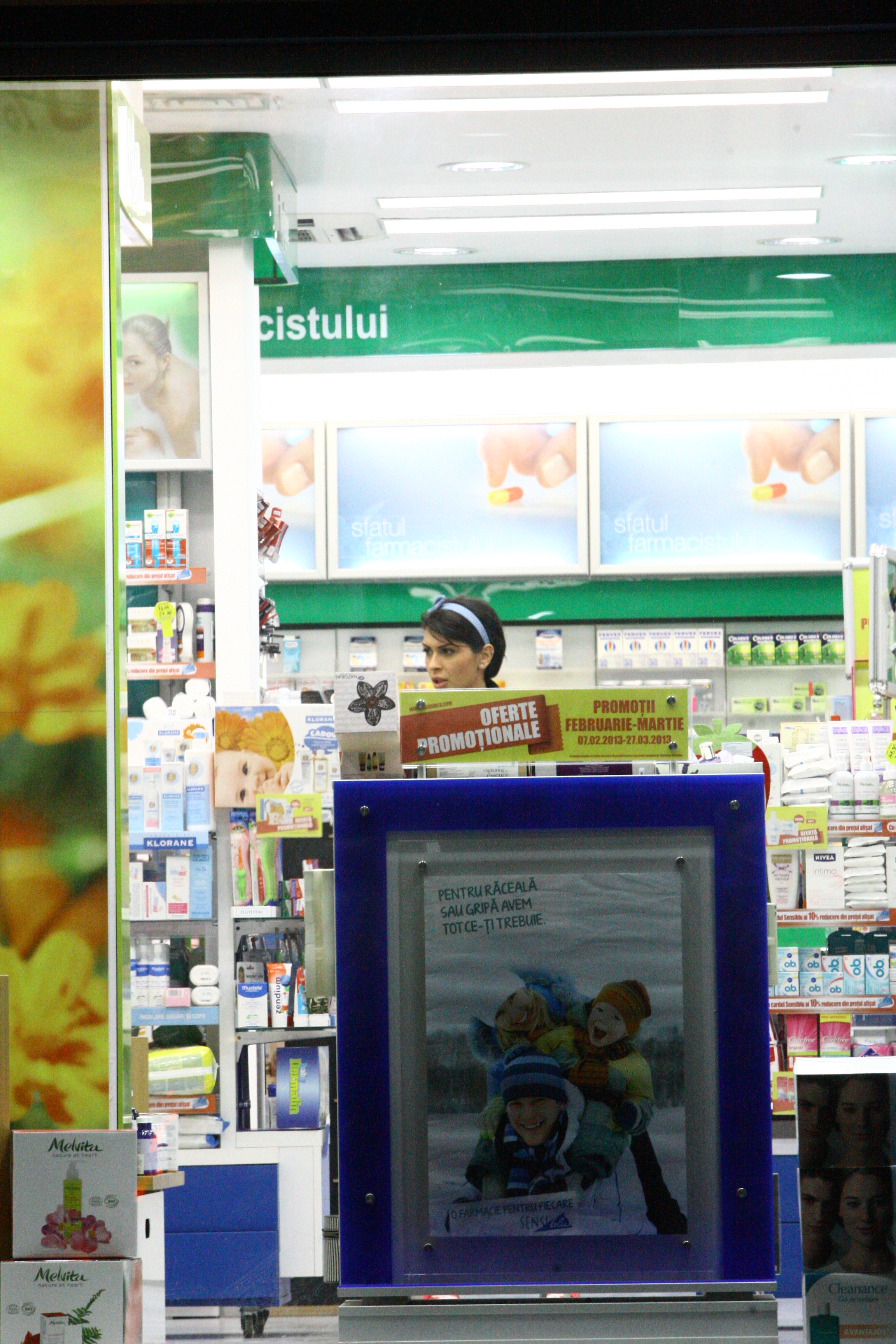 In loc sa iasa in club, tanara a stat tot weekend-ul acasa, rapusa de raceala