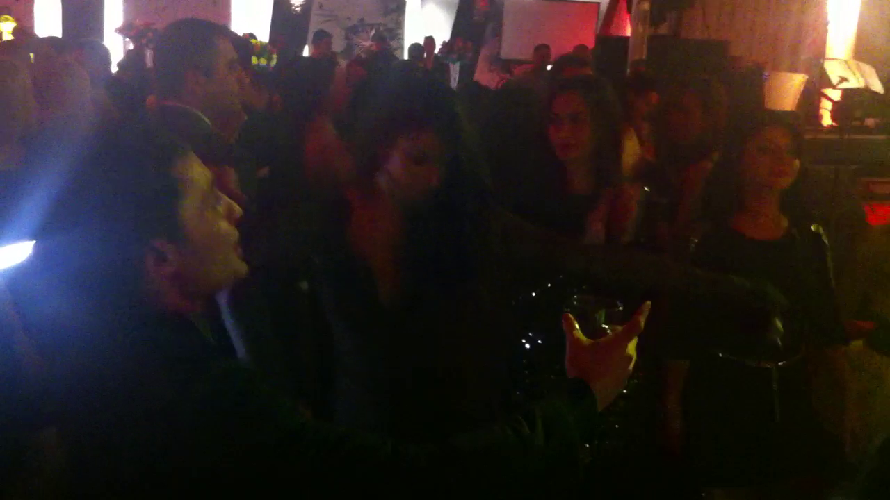 Raluca si Pepe si-au chemat invitatii pe ringul de dans si s-au incins pe ritmuri tiganesti