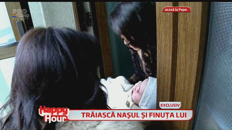 Imagini în premieră de la botezul fiicei lui Pepe! Vezi cum s-a comportat micuţa în biserică şi cum au creştinat-o naşii!