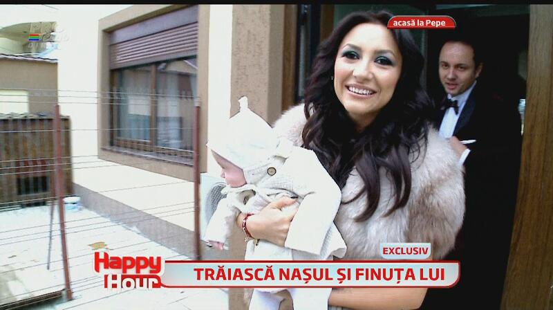 Imagini în premieră de la botezul fiicei lui Pepe! Vezi cum s-a comportat micuţa în biserică şi cum au creştinat-o naşii!