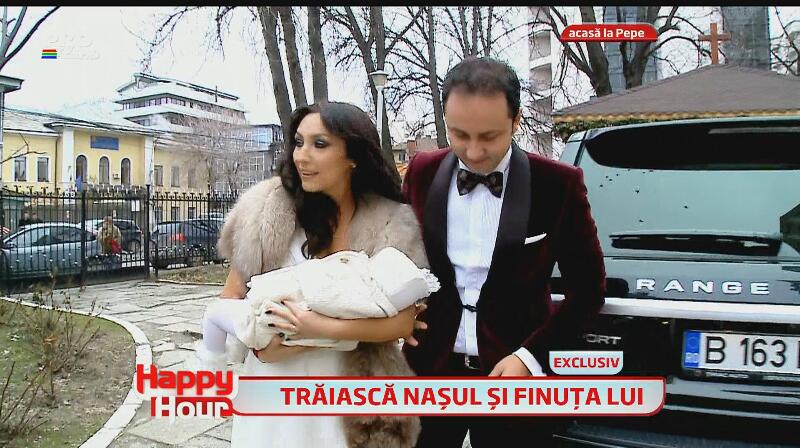 Imagini în premieră de la botezul fiicei lui Pepe! Vezi cum s-a comportat micuţa în biserică şi cum au creştinat-o naşii!